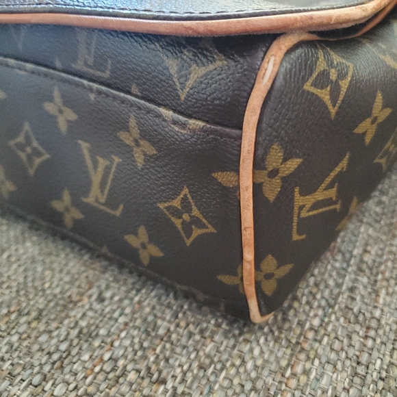 Authentic Louis Vuitton Monogram Messenger Bag - Picture 5 of 14